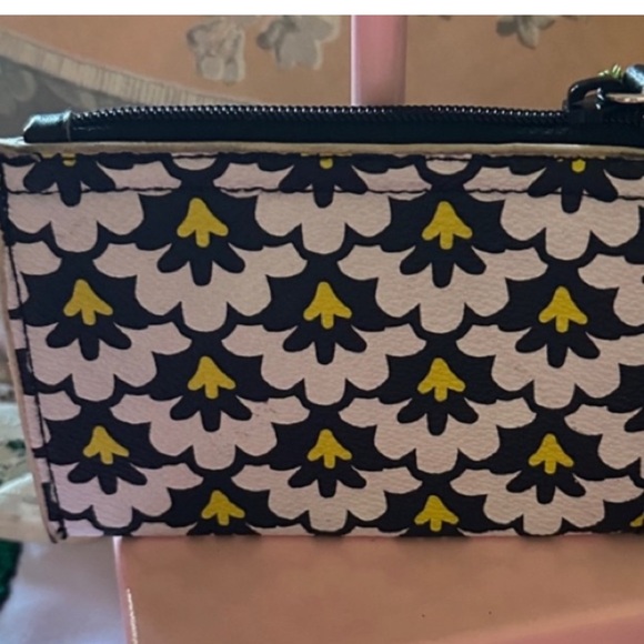 Vera Bradley Black and Yellow Floral Slim Coin Purse NWT - Picture 2 of 3